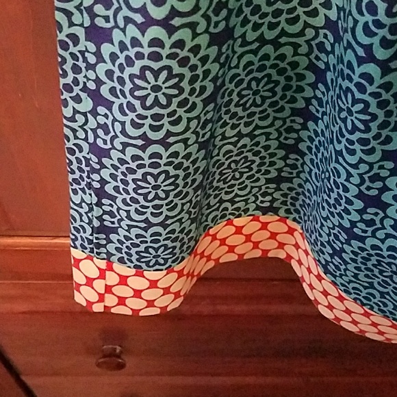 Beautiful sleeveless top.... original.. - Picture 3 of 5